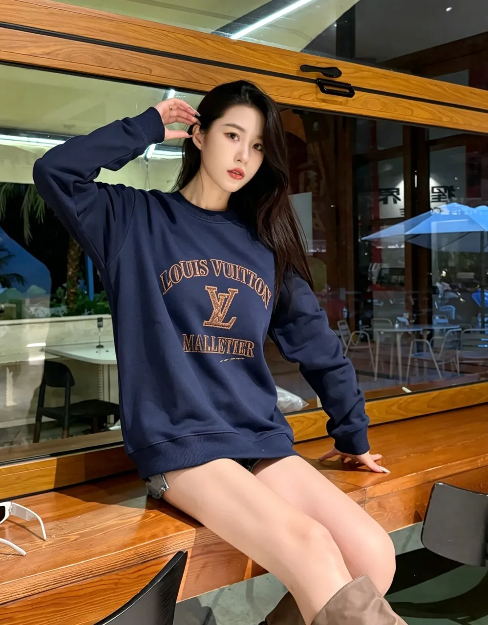 Louis Vuitton/Louis Vuitton leather label letter embroidered crew neck sweatshirt